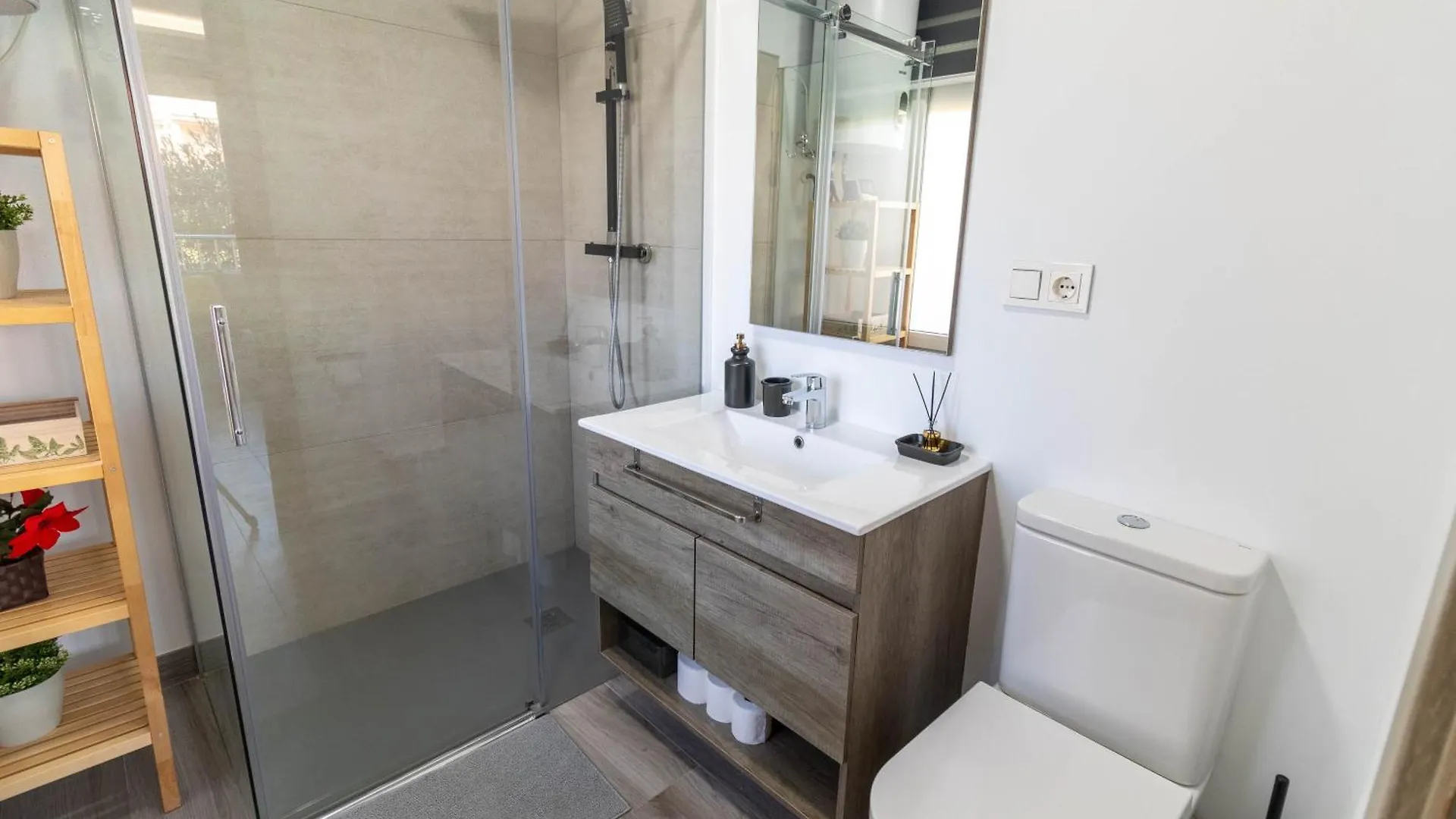 Apartment Piso Moderno Y Amplio Para Estudiantes Salobrena