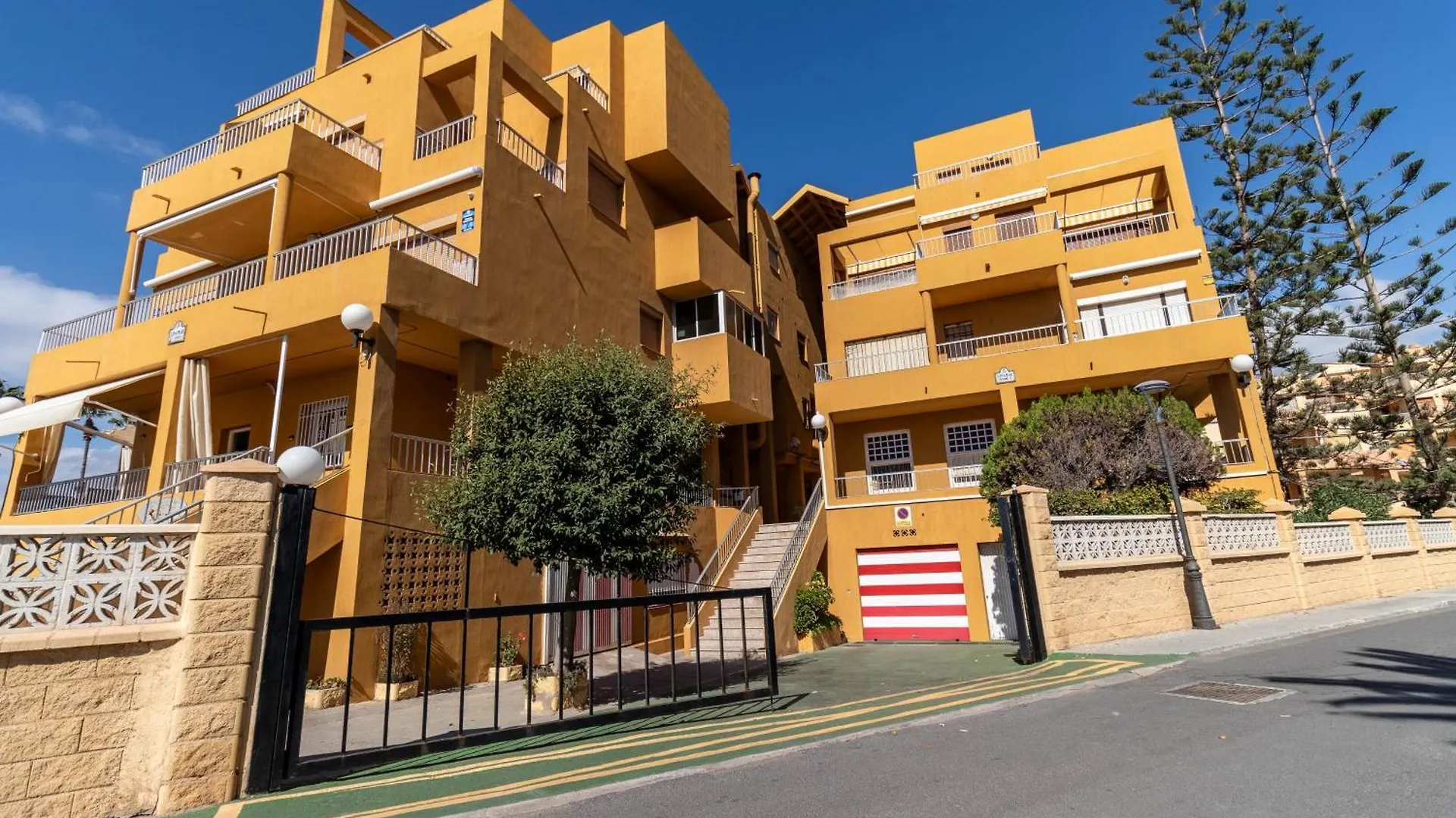 Piso Moderno Y Amplio Para Estudiantes Salobrena 0*,  Spain